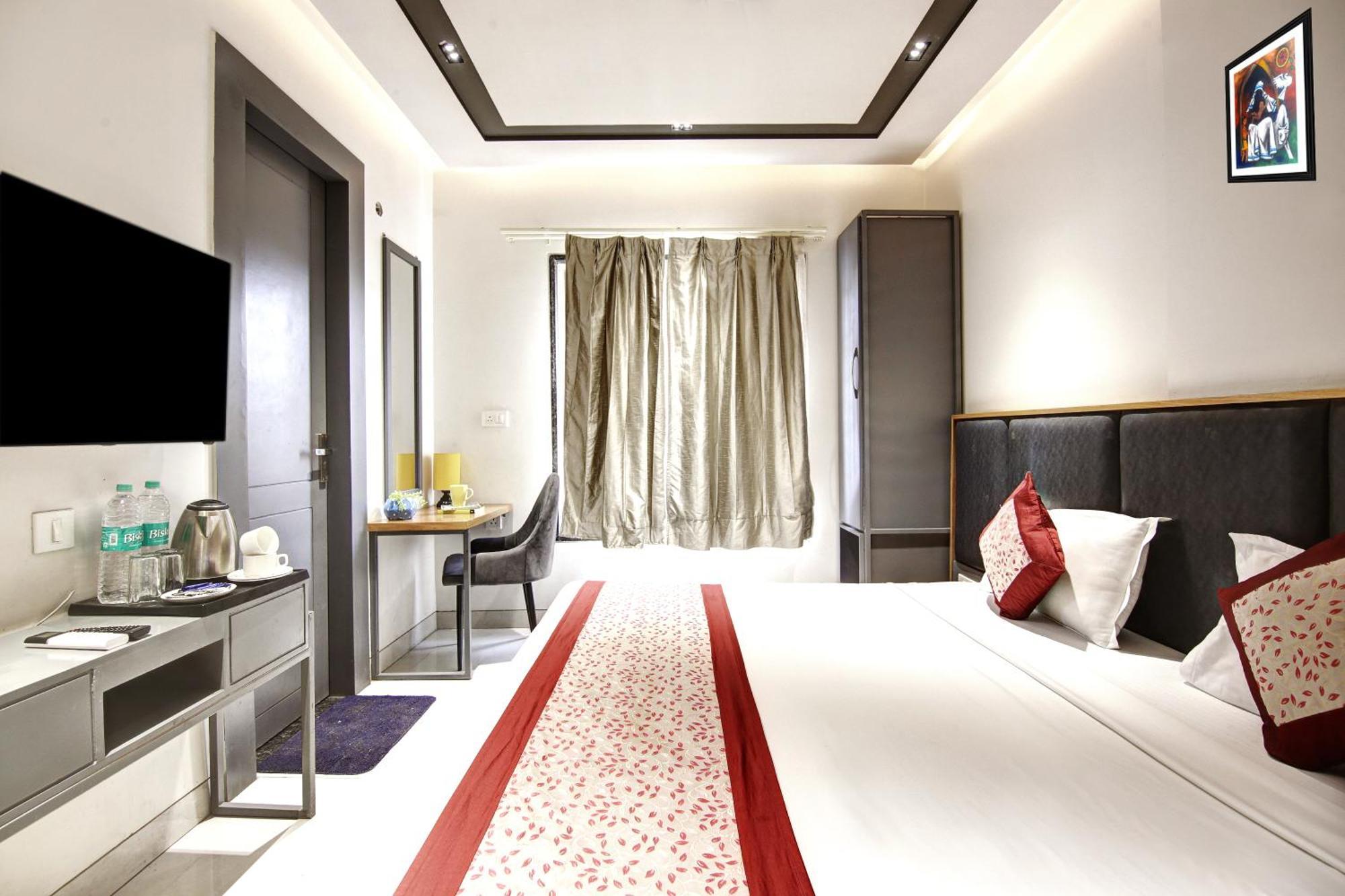 Applewood Palace - Near Delhi International Airport With - Free Airport Drop New Delhi