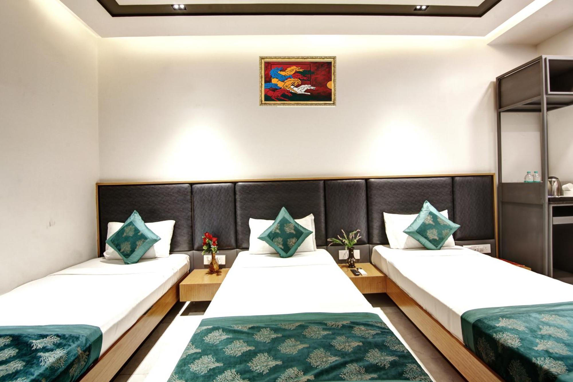 Hotel Applewood Palace - Near Delhi International Airport With - Free Airport Drop