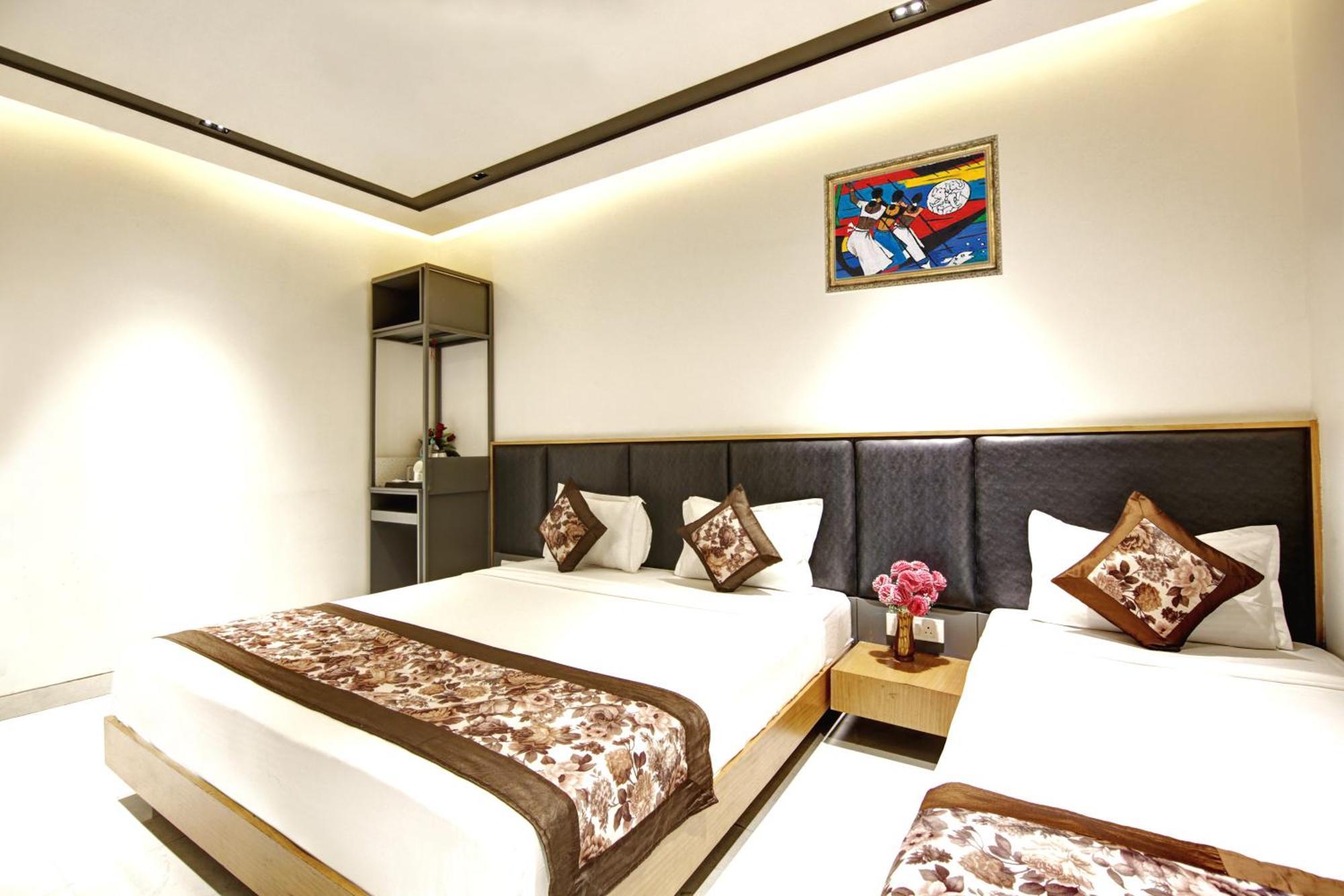 Hotel Applewood Palace - Near Delhi International Airport With - Free Airport Drop