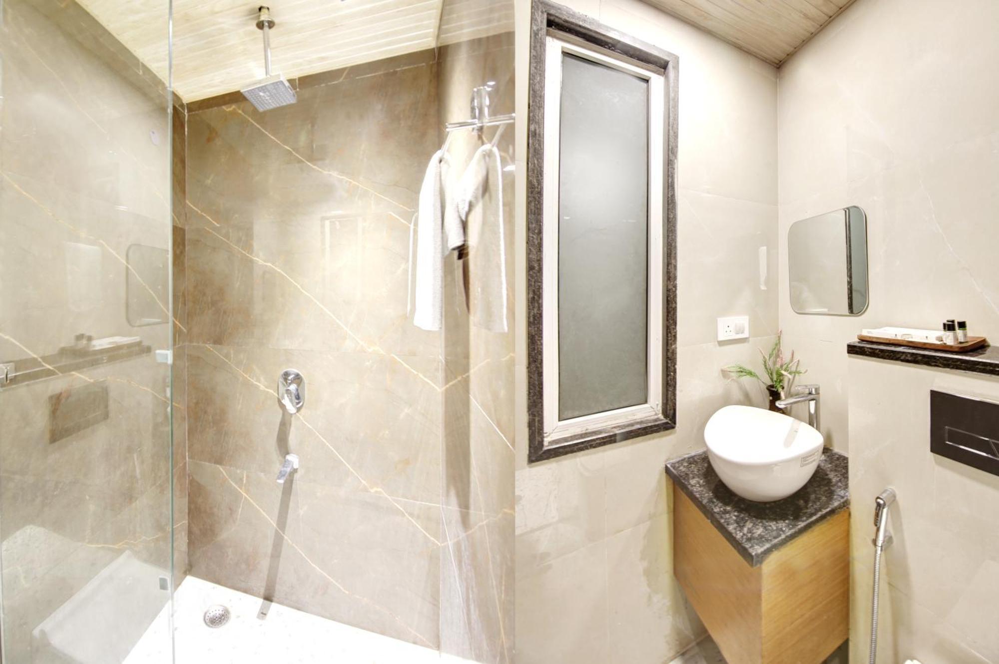 Applewood Palace - Near Delhi International Airport With - Free Airport Drop 3* New Delhi