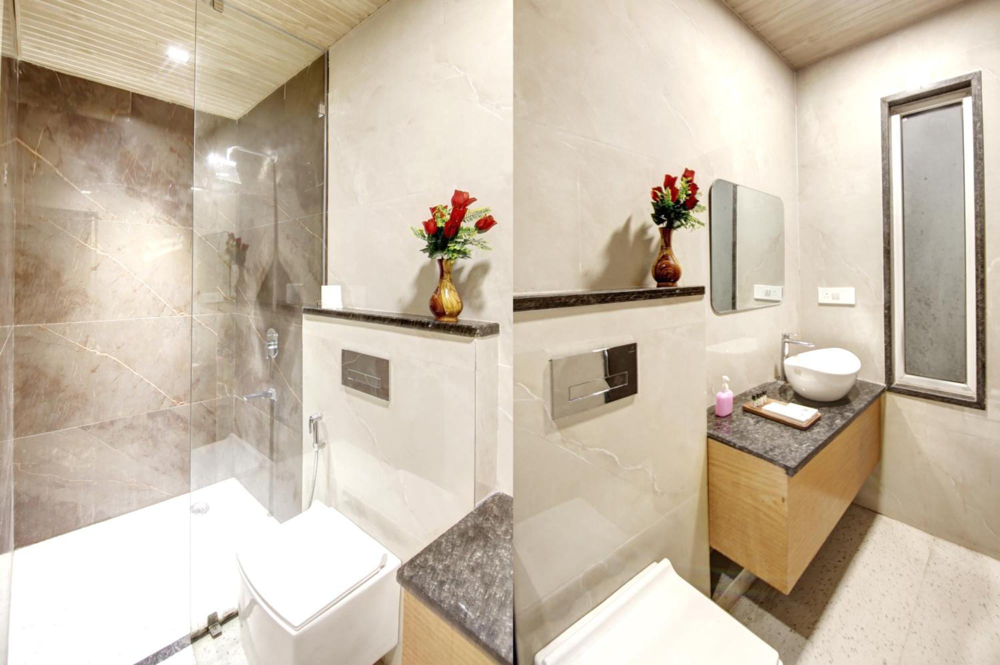 Applewood Palace - Near Delhi International Airport With - Free Airport Drop