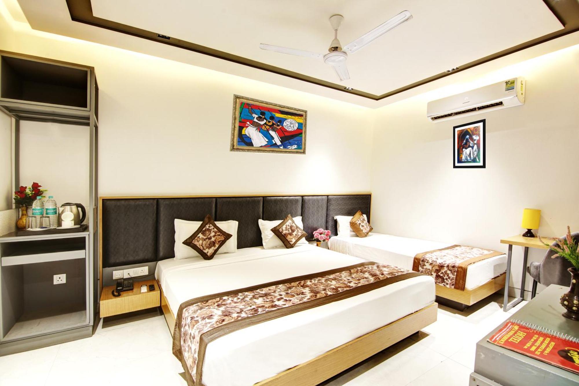 Hotel Applewood Palace - Near Delhi International Airport With - Free Airport Drop