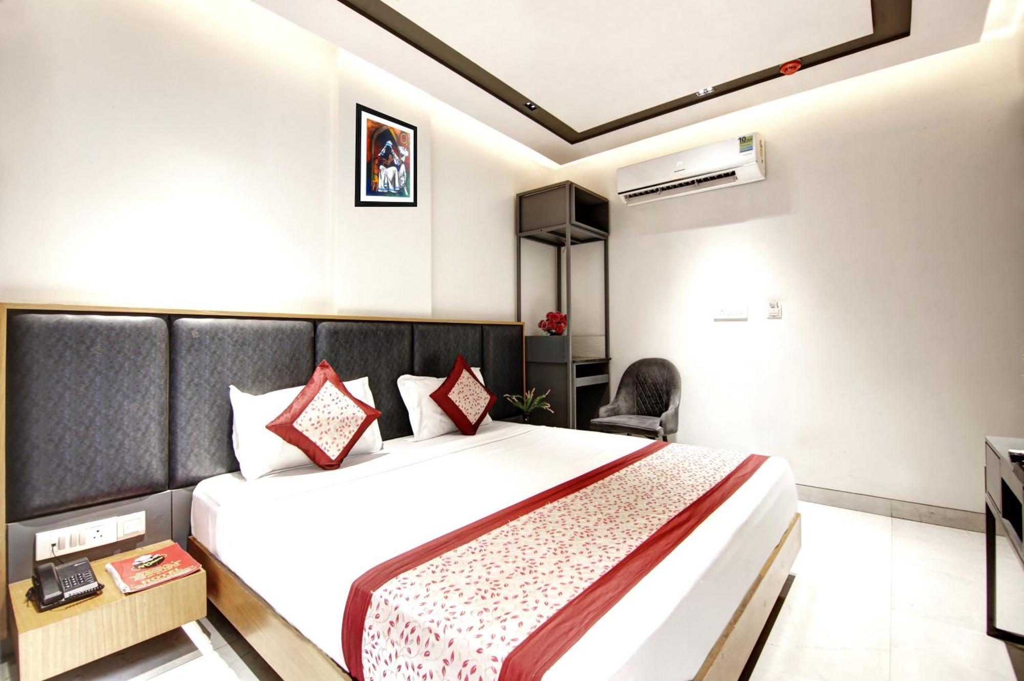 Applewood Palace - Near Delhi International Airport With - Free Airport Drop 3*
