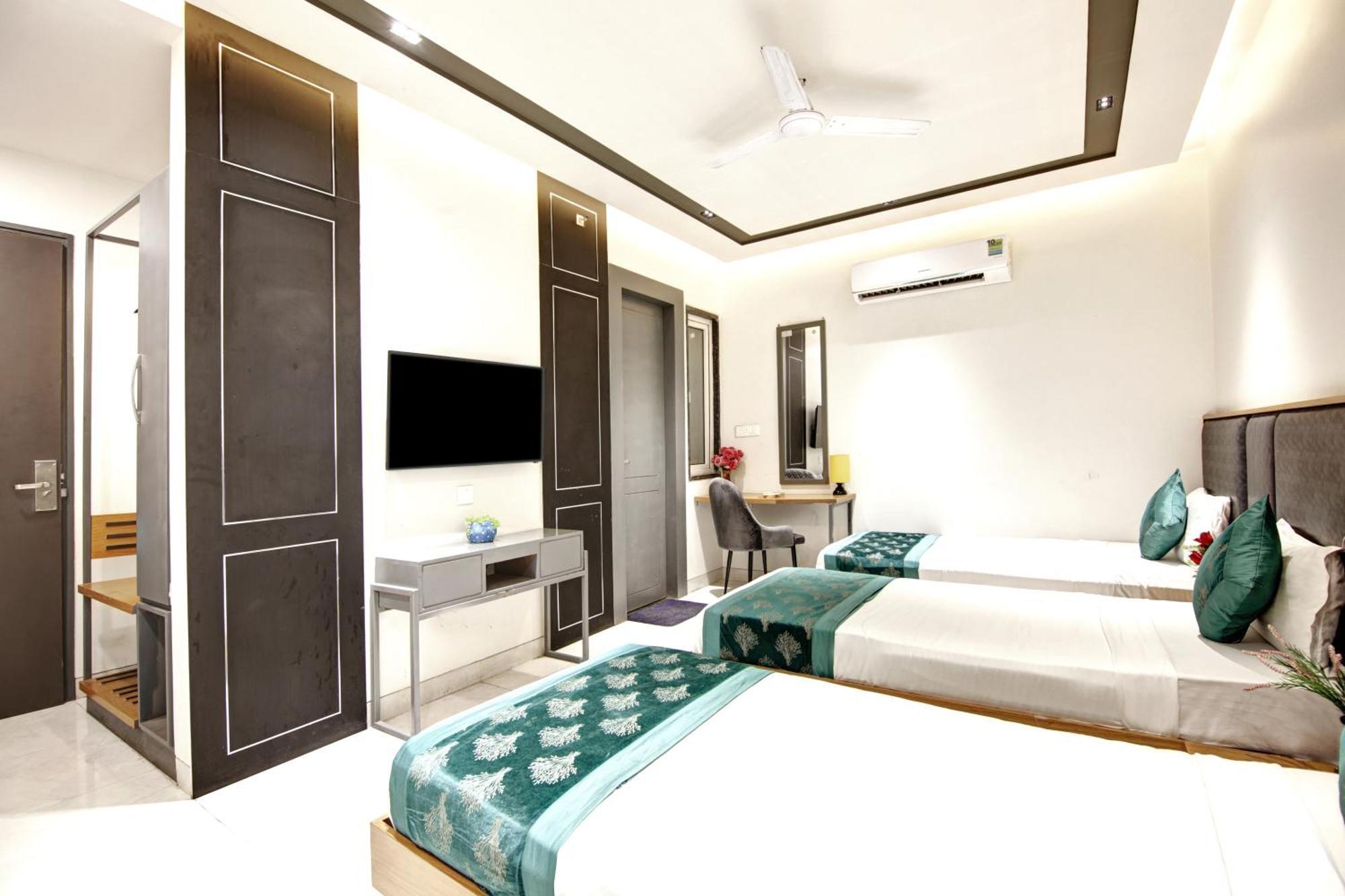 Applewood Palace - Near Delhi International Airport With - Free Airport Drop 3* New Delhi