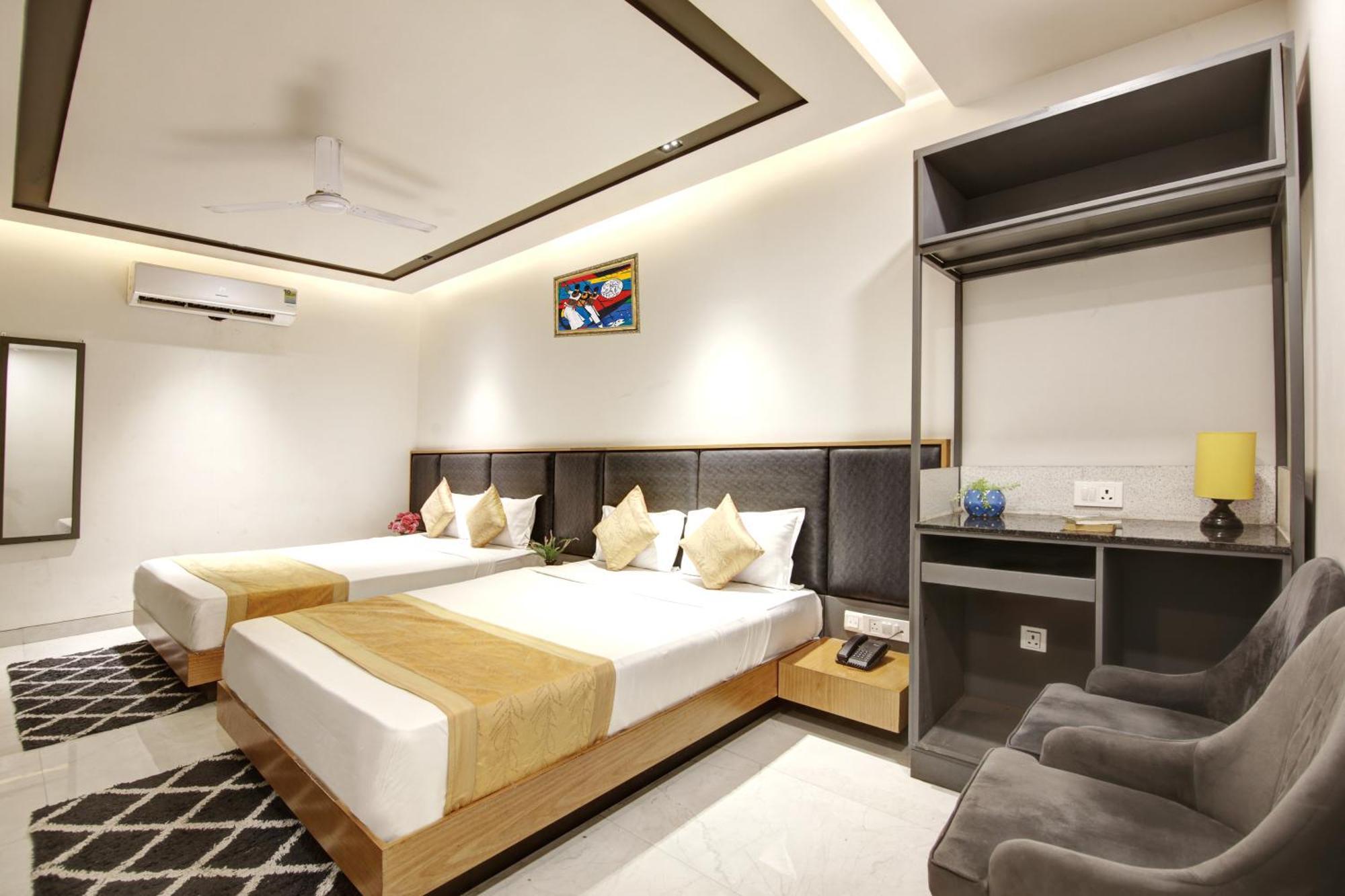 Applewood Palace - Near Delhi International Airport With - Free Airport Drop