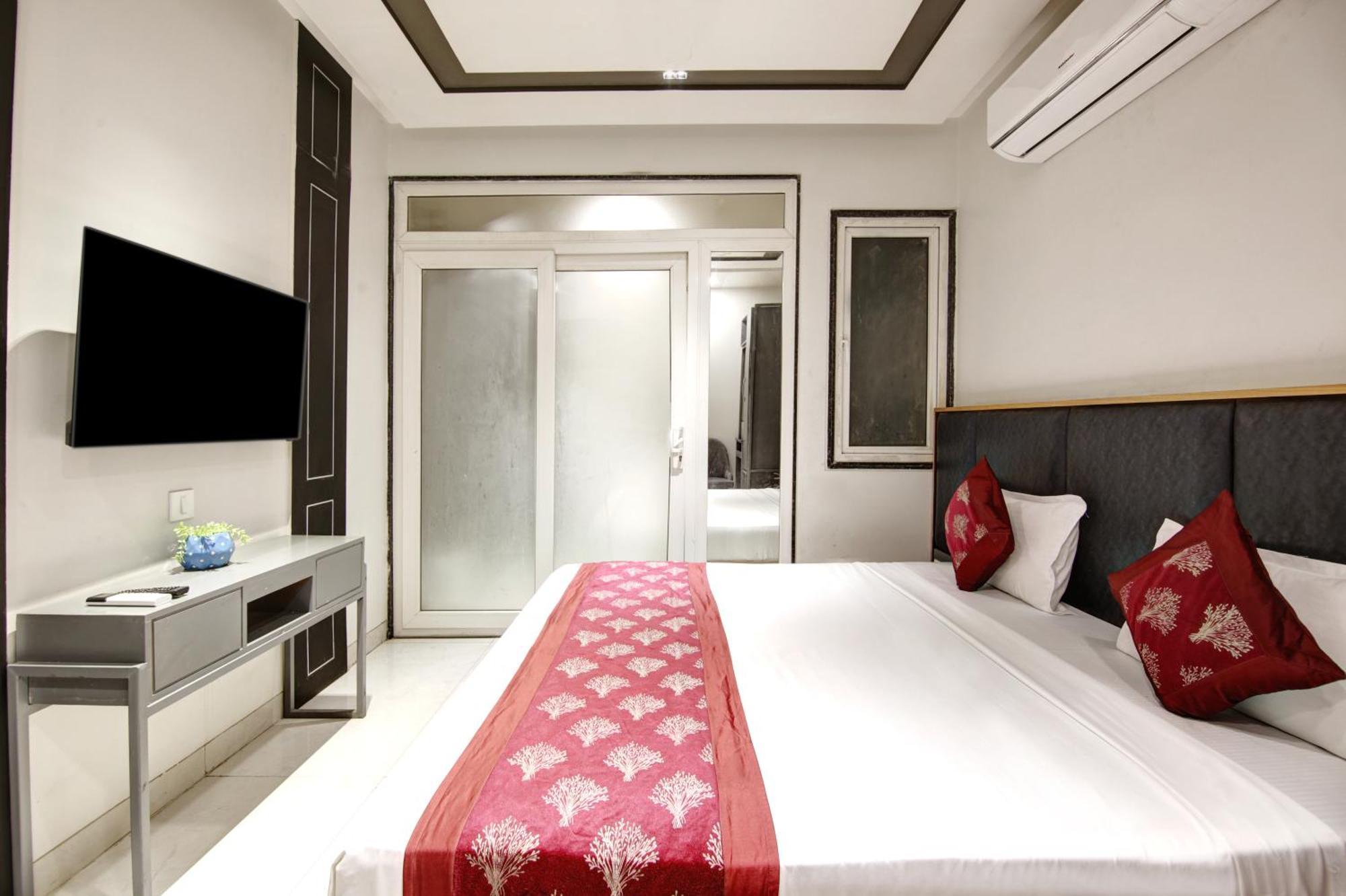 Applewood Palace - Near Delhi International Airport With - Free Airport Drop Hotel New Delhi