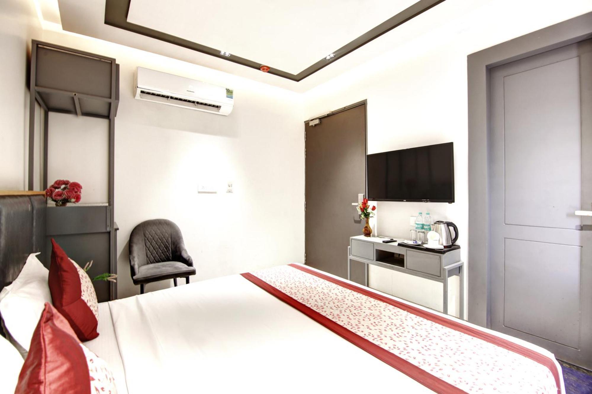 Applewood Palace - Near Delhi International Airport With - Free Airport Drop 3* New Delhi