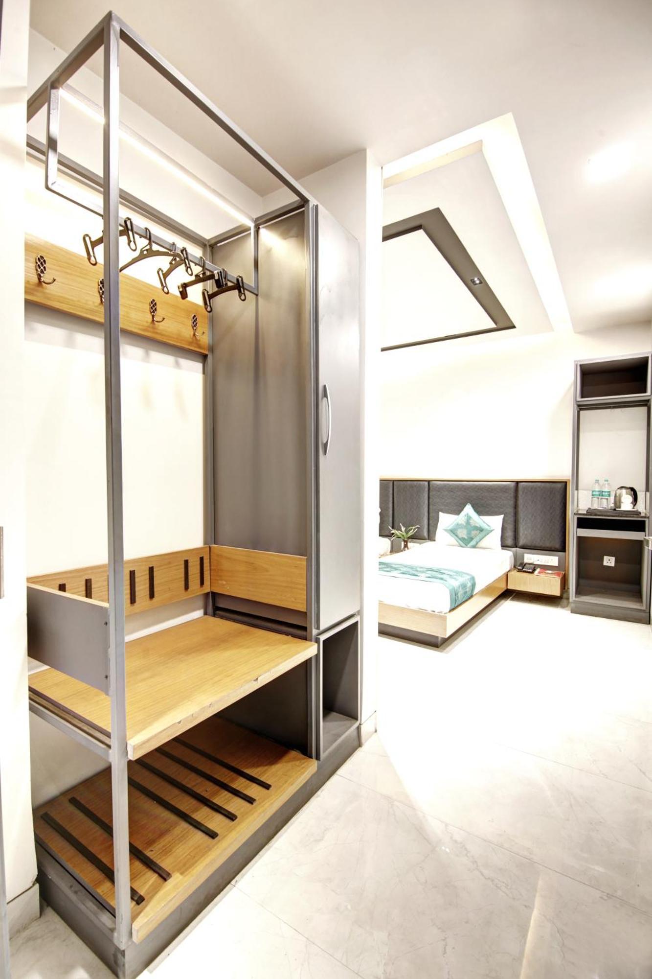Hotel Applewood Palace - Near Delhi International Airport With - Free Airport Drop