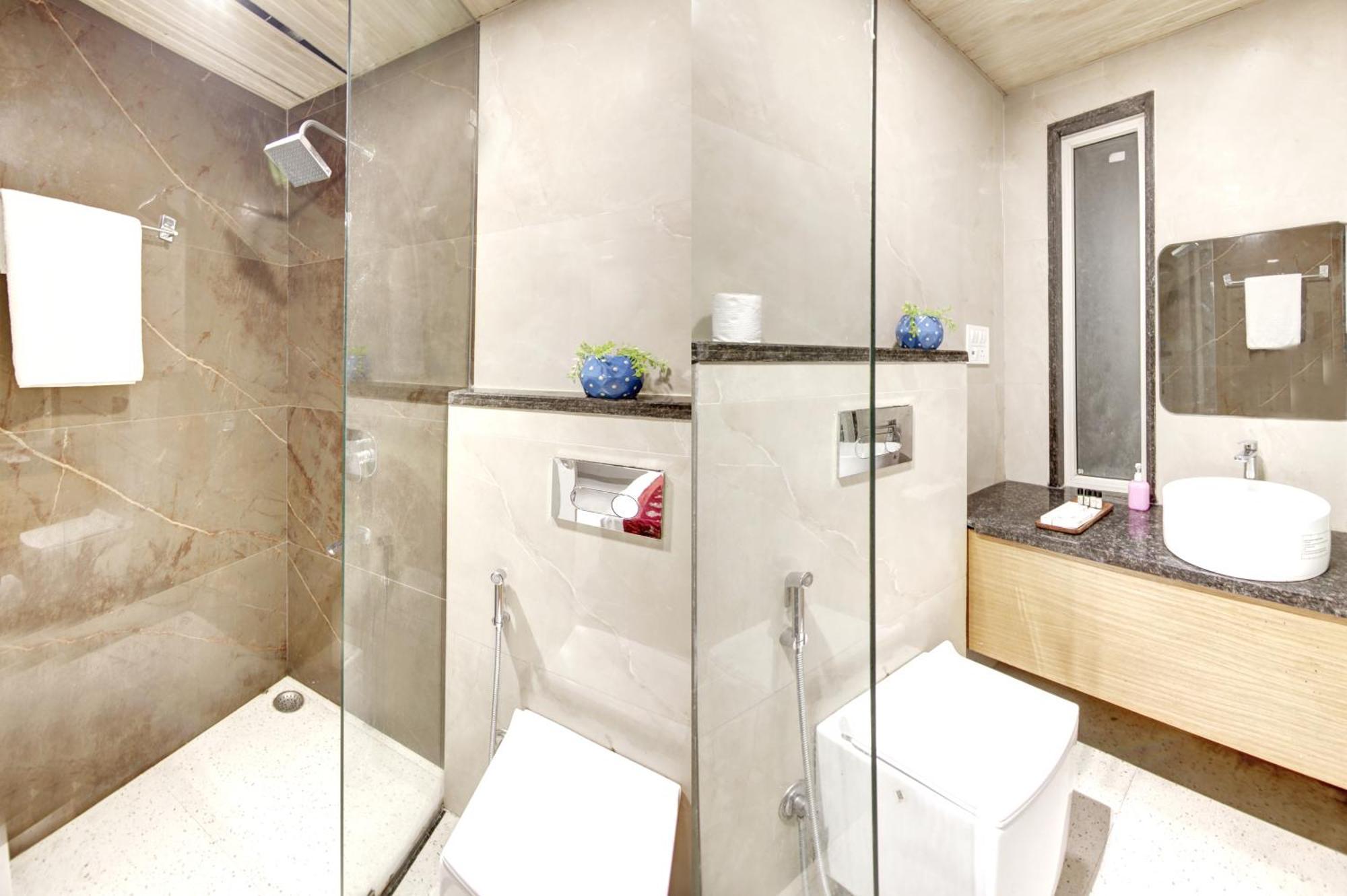 Hotel Applewood Palace - Near Delhi International Airport With - Free Airport Drop 3*