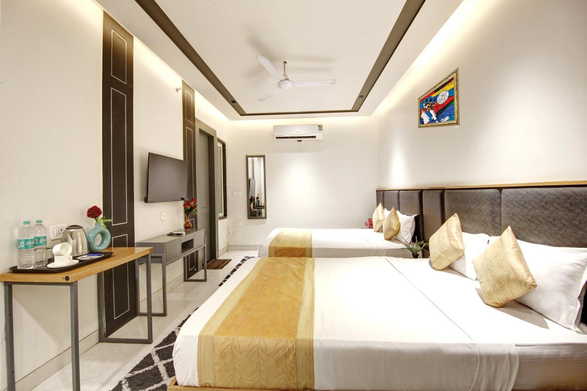 Applewood Palace - Near Delhi International Airport With - Free Airport Drop Hotel New Delhi