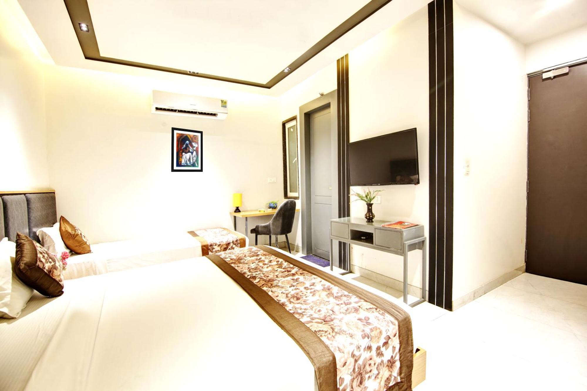 Hotel Applewood Palace - Near Delhi International Airport With - Free Airport Drop New Delhi