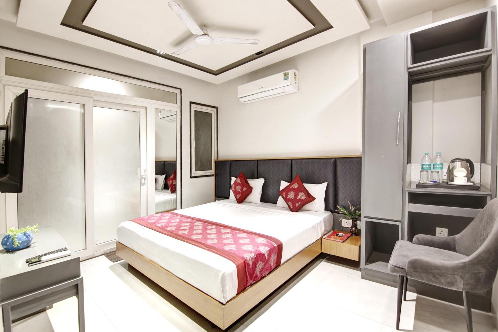Applewood Palace - Near Delhi International Airport With - Free Airport Drop