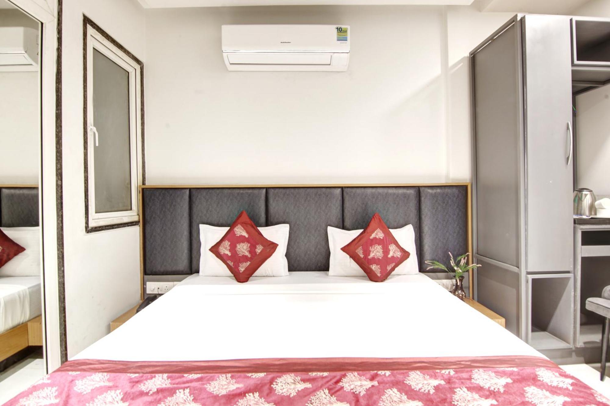Applewood Palace - Near Delhi International Airport With - Free Airport Drop Hotel 3*