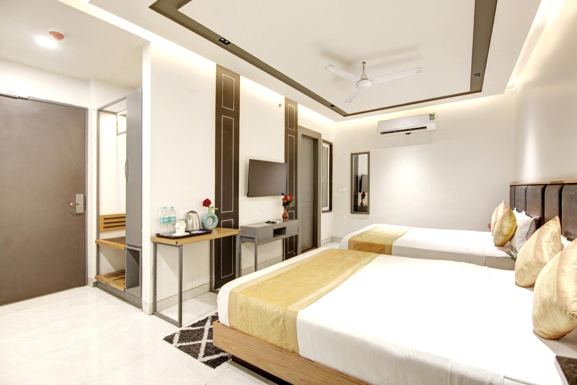 Hotel Applewood Palace - Near Delhi International Airport With - Free Airport Drop New Delhi
