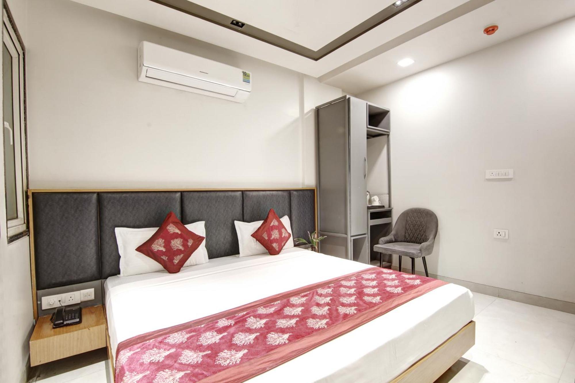 Applewood Palace - Near Delhi International Airport With - Free Airport Drop