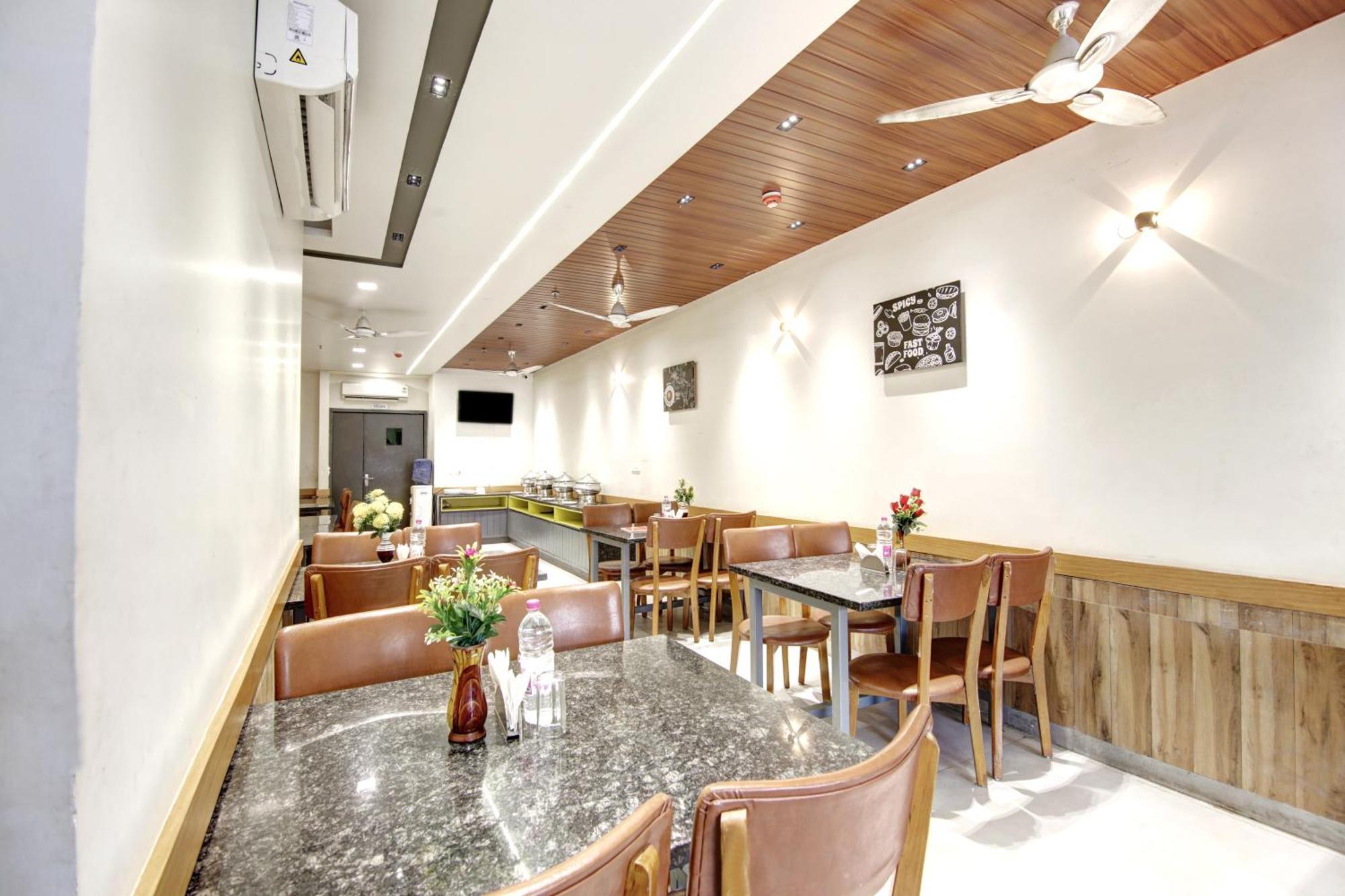 Applewood Palace - Near Delhi International Airport With - Free Airport Drop New Delhi