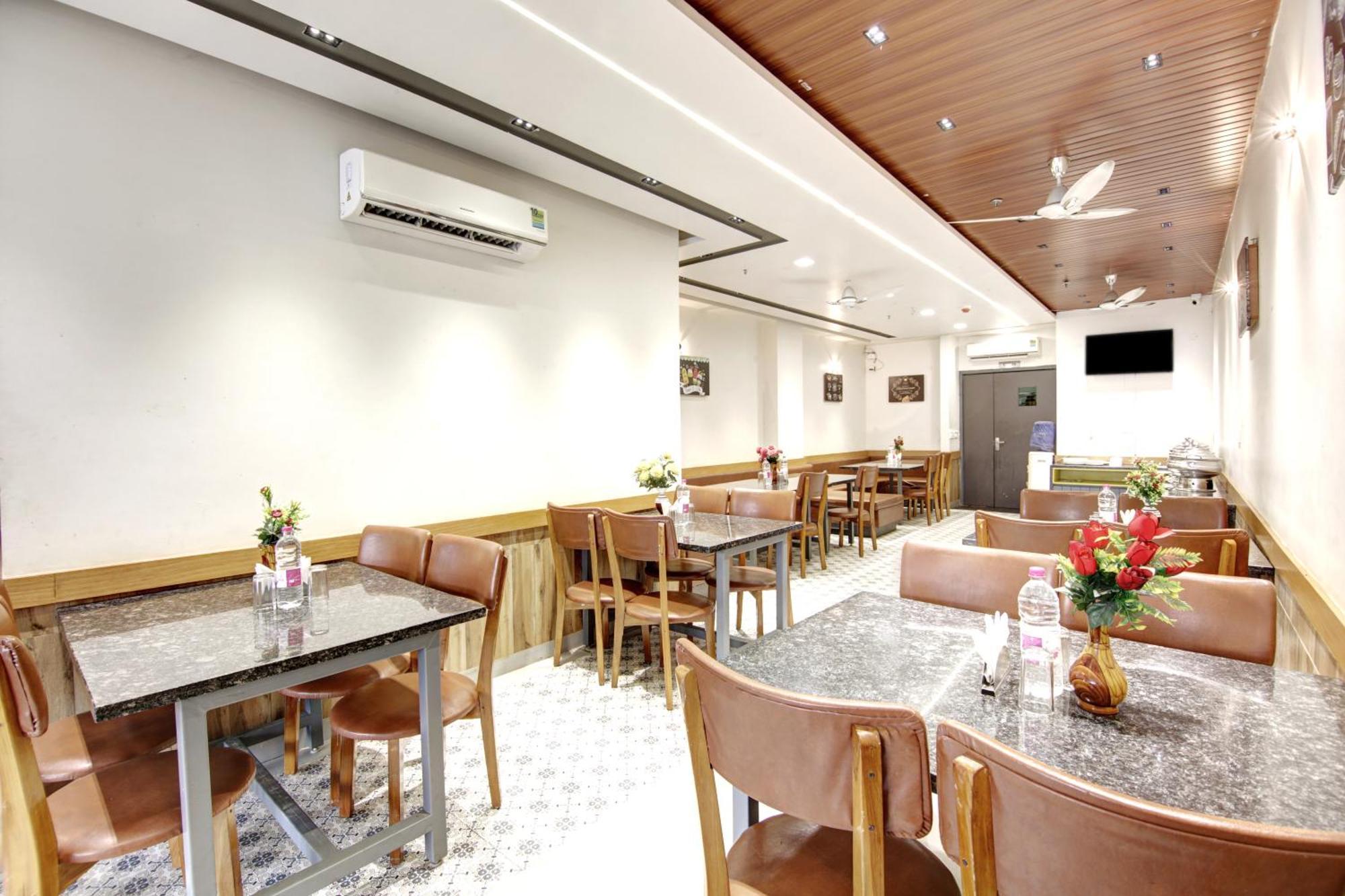 Applewood Palace - Near Delhi International Airport With - Free Airport Drop Hotel