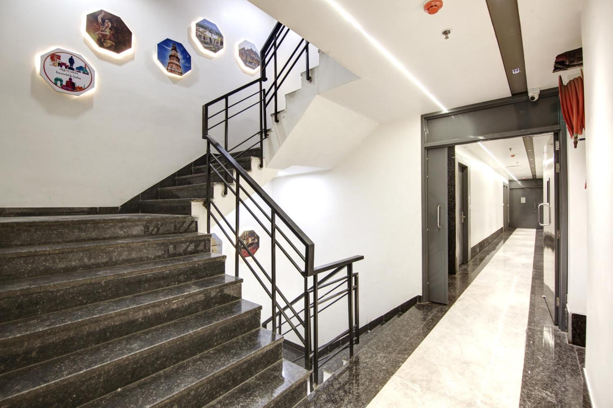 Applewood Palace - Near Delhi International Airport With - Free Airport Drop
