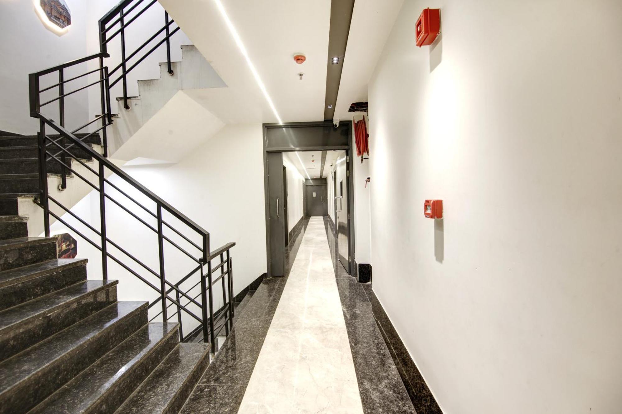 Hotel Applewood Palace - Near Delhi International Airport With - Free Airport Drop