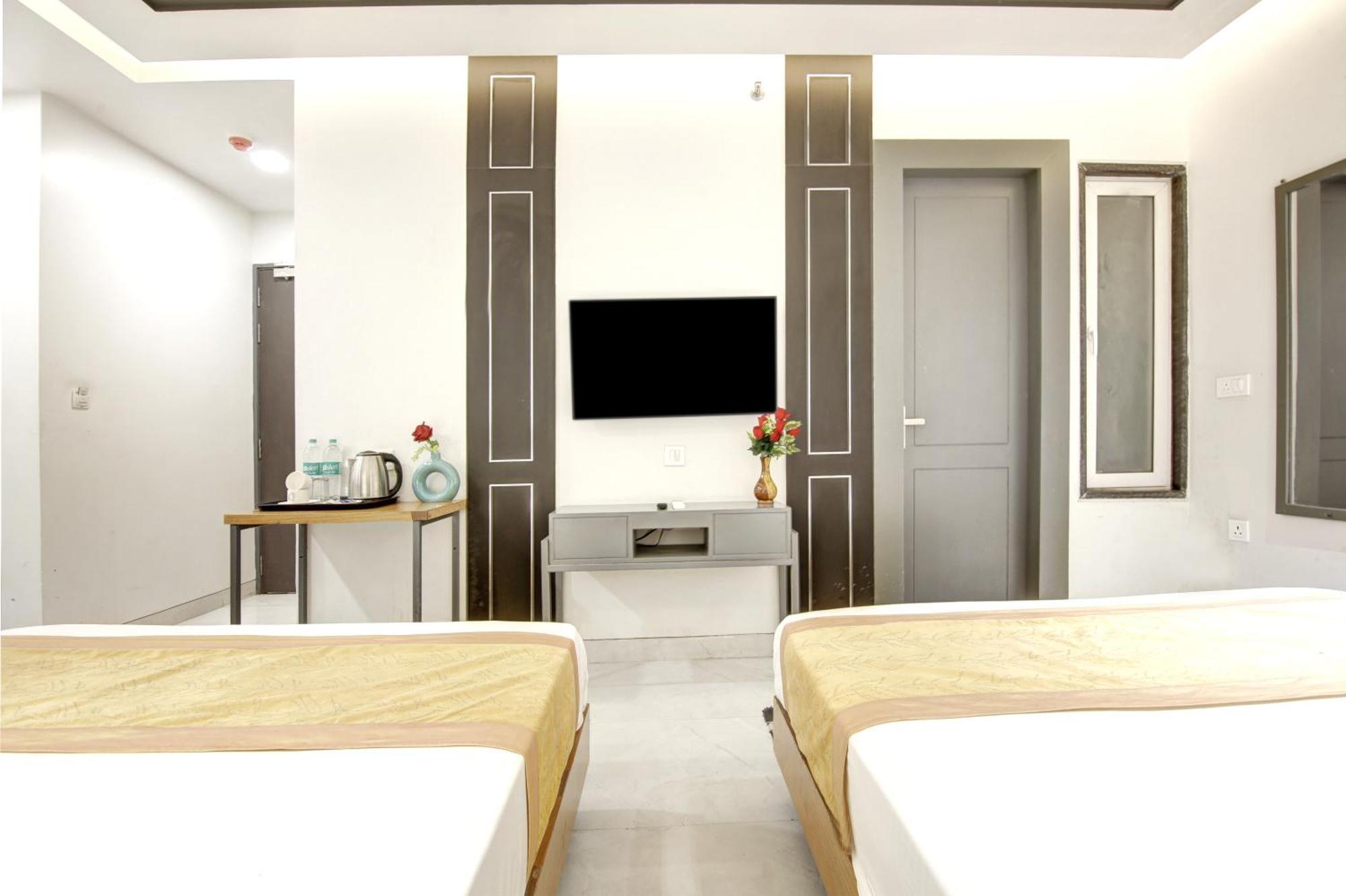 Hotel Applewood Palace - Near Delhi International Airport With - Free Airport Drop