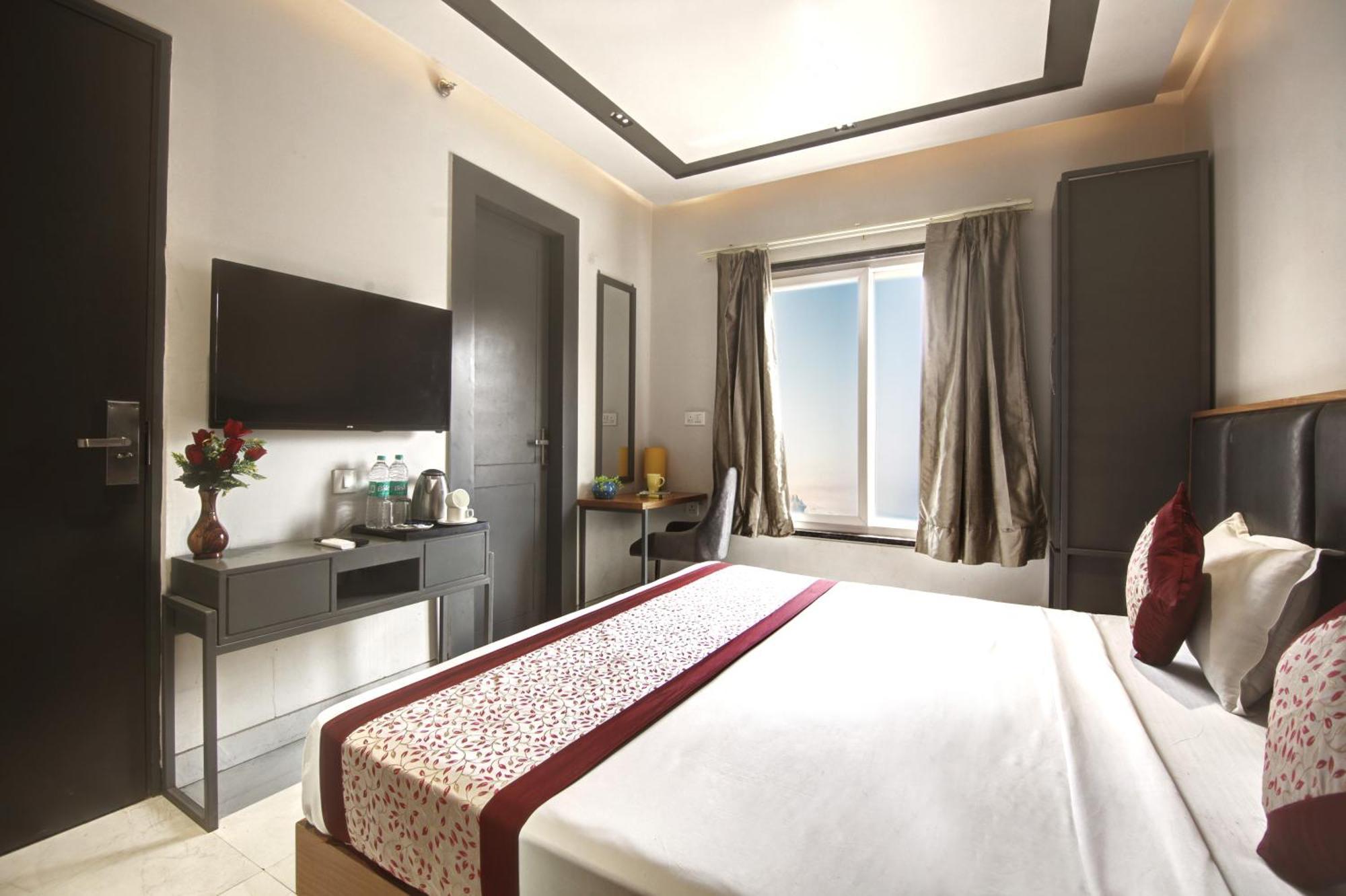 Applewood Palace - Near Delhi International Airport With - Free Airport Drop