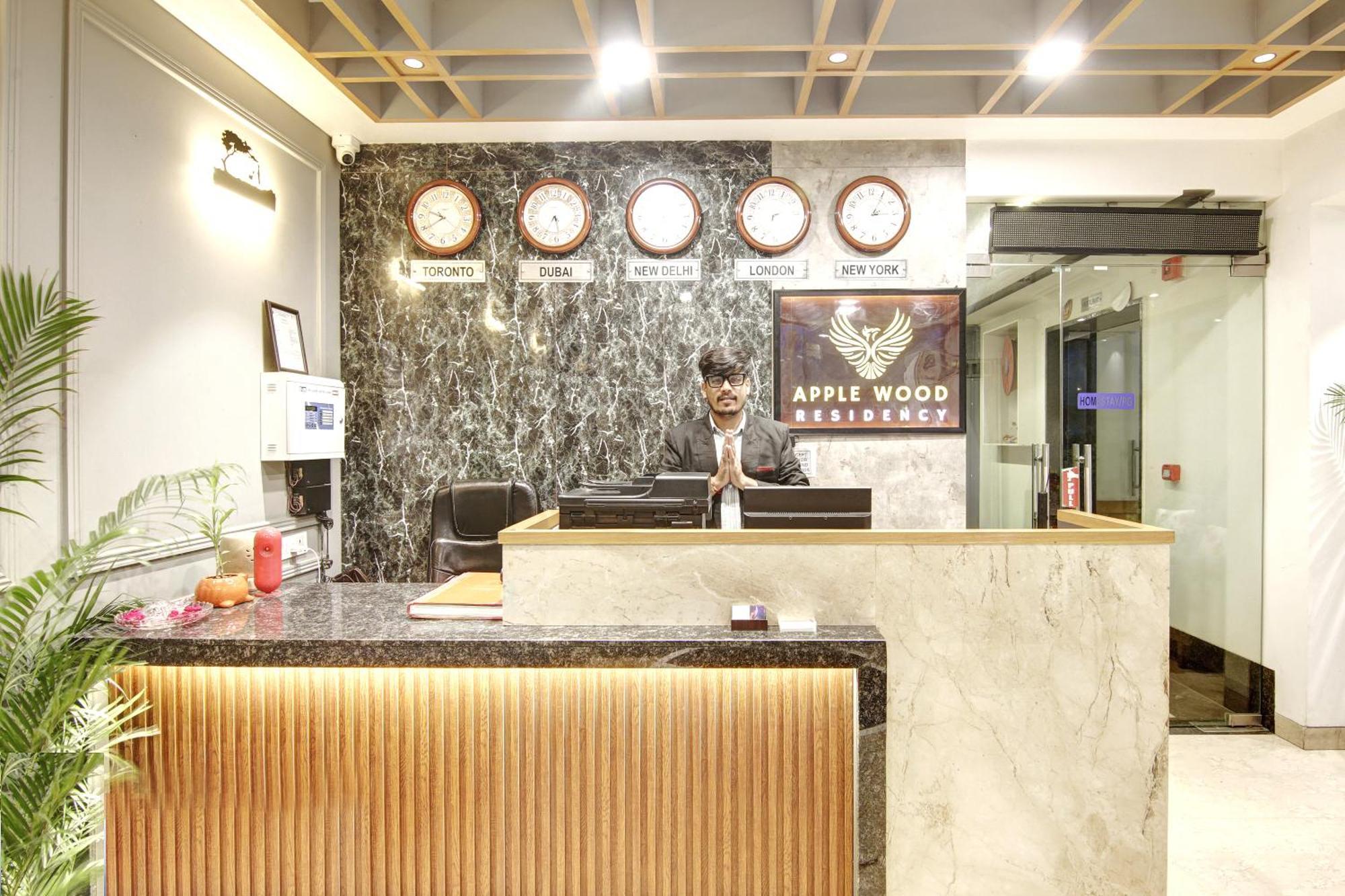 Hotel Applewood Palace - Near Delhi International Airport With - Free Airport Drop 3*