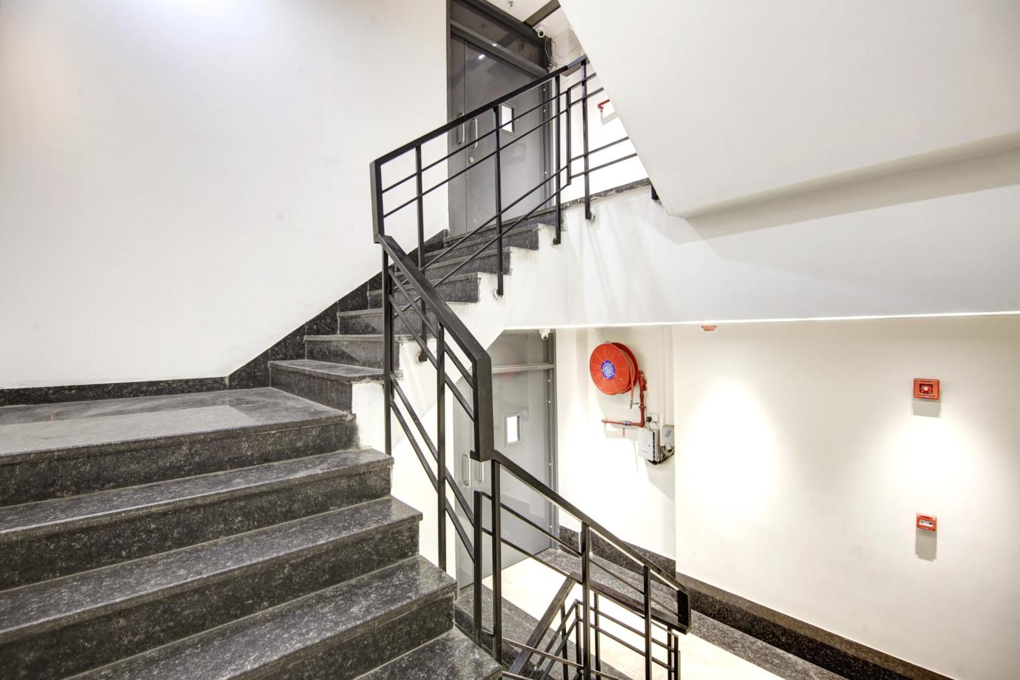 Hotel Applewood Palace - Near Delhi International Airport With - Free Airport Drop